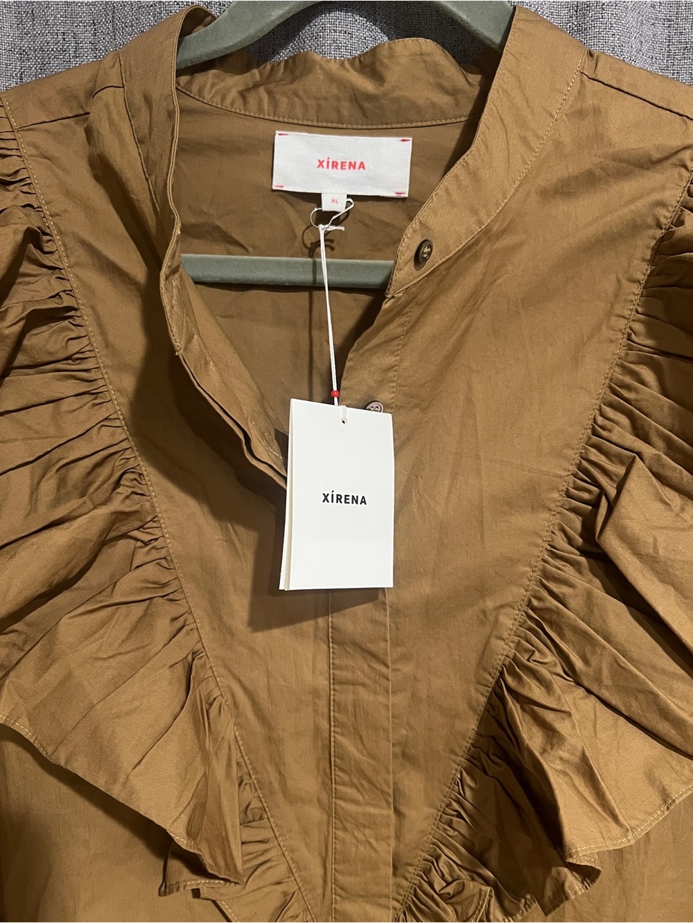 XiRENA, NWT, Callie Blouse, Khaki Gold, XL - Picture 2 of 5